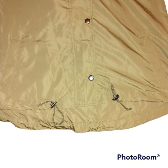 Love Tree Light Weight Green Jacket . ❤️🌲 - Picture 7 of 10